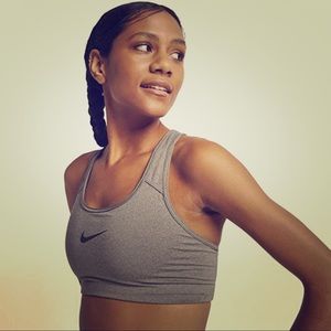 Nike pro sports bra size small